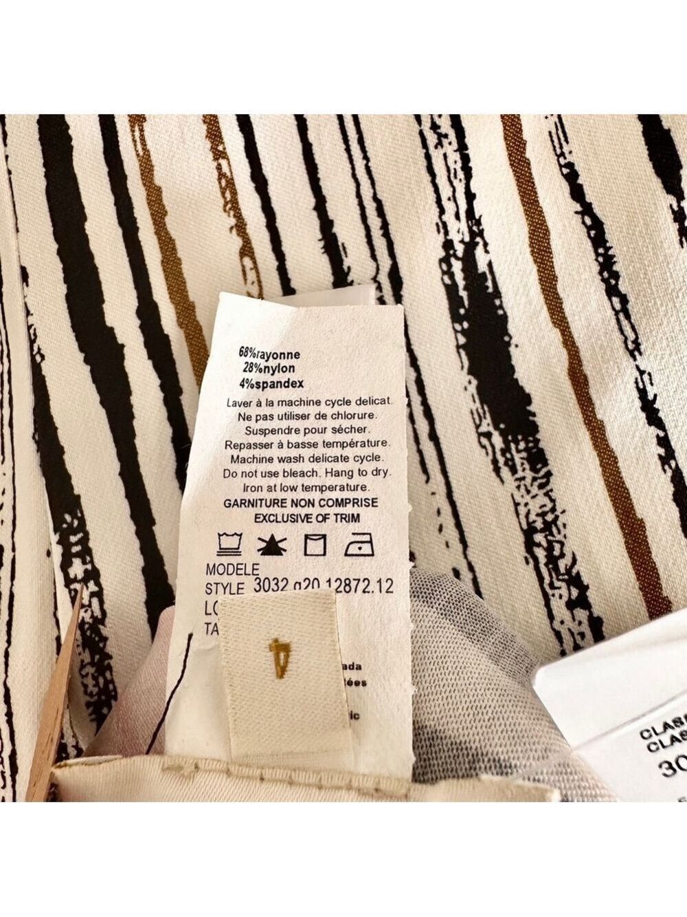 Women's S.C. & CO. Pants Size 8 White Black Striped Capri - Picture 4 of 8